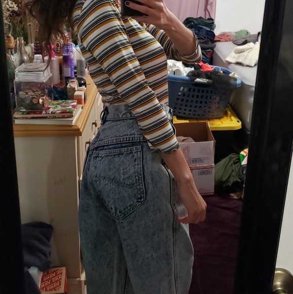 ๐ด ๐๏ธ FREE* Striped 3/4 Sleeved Lettuce-Hem Ribbed Top ๐ด - Picture 3 of 10